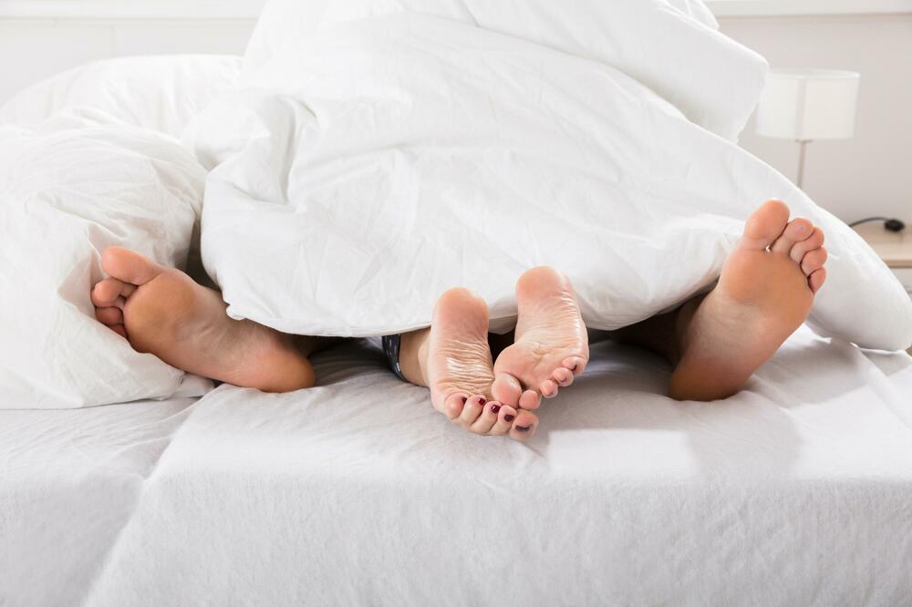 OVIH 5 STVARI MENJAJU INTIMNI ODNOS: Uradite ih u krevetu umesto "ONOGA", doživećete NEVEROVATNO ISKUSTVO