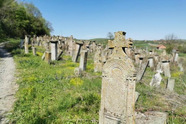 NA NADGROBNOM SPOMENIKU OVOG ČOVEKA PIŠE DA JE ŽIVEO ČAK 148 GODINA: Evo šta se KRIJE IZA TOGA, ostaćete u NEVERICI