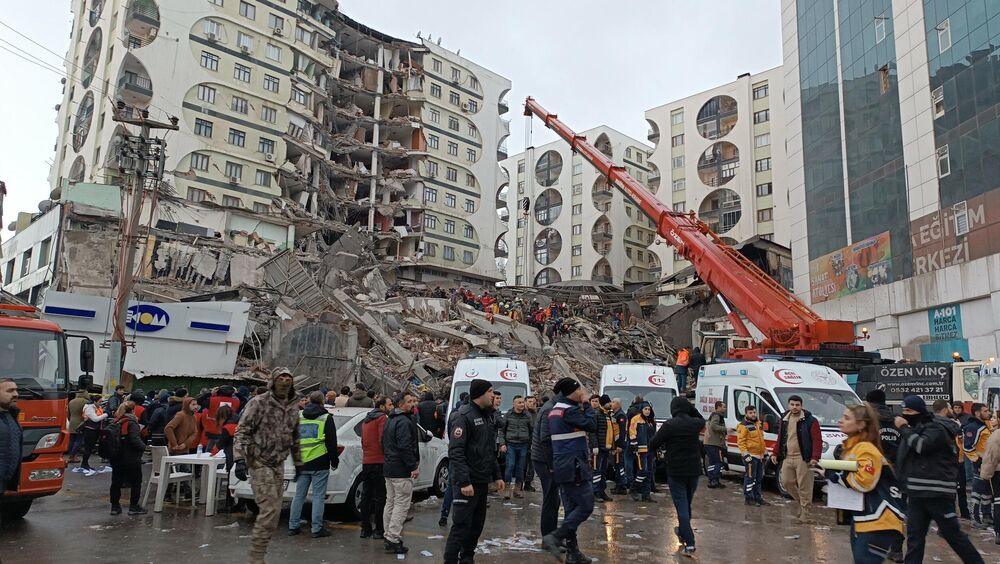 Srušene zgrade u Turskoj posle jakog zemljotresa