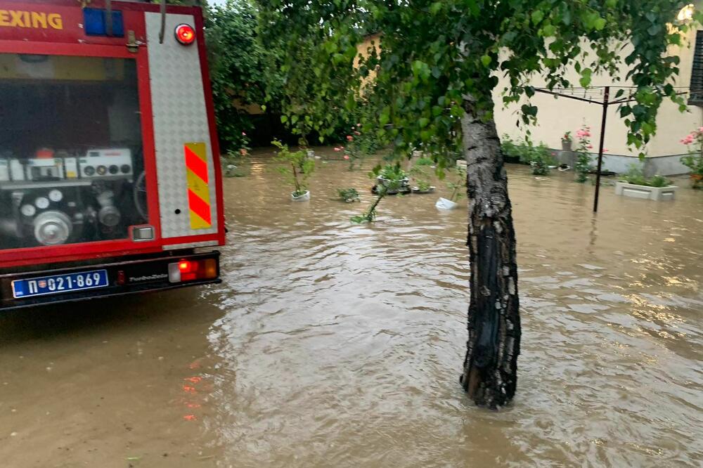U SVRLJIGU PROGLAŠENO VANREDNO STANJE: Izlila se reka, u toku evakuacija
