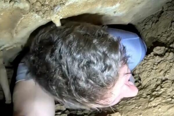 AKO STE KLAUSTROFOBIČNI, NE GLEDAJTE! Braća bila zarobljena u pećini više od 6 SATI, kadrovi kao iz HORORA (VIDEO)