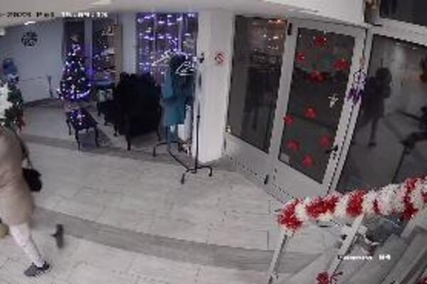 KRAĐA ZA NEVERICU! Pogledajte kako je žena NONŠALANTNO ušetala u salon u Novom Sadu i MAZNULA novac (VIDEO)