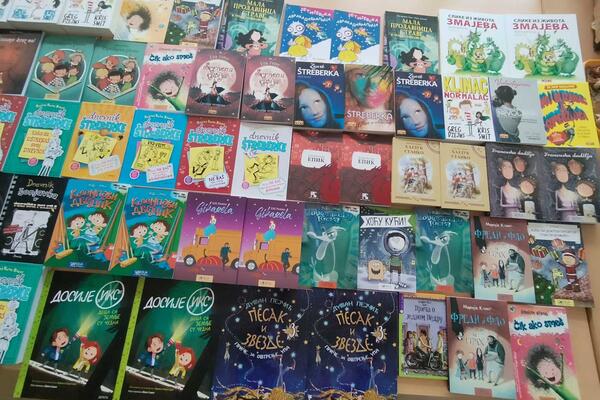 Telekom Srbija podstiče kreativnost osnovaca: Tradicionalna novogodišnja donacija knjiga za školske biblioteke