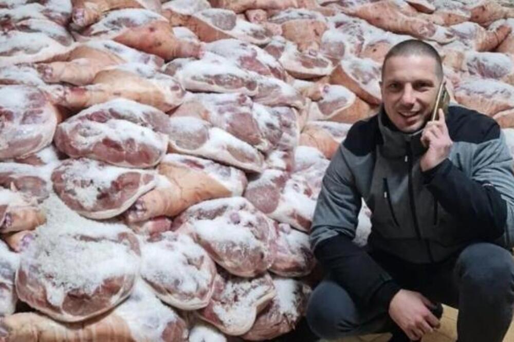 MARKO KILOGRAM PRŠUTE PRODAJE ZA 300 EVRA: Svinje hrani VOĆEM iz marketa, a evo šta radi KAD SE RAZBOLE (FOTO)
