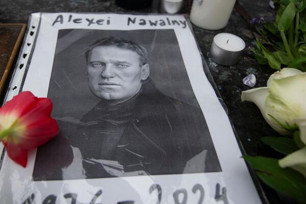 NEREDI U RUSIJI: Više od 400 osoba privedeno tokom odavanja počasti Navaljnom