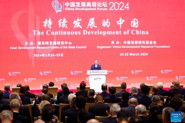 Kineski premijer održao govor na Kineskom razvojnom forumu 2024.