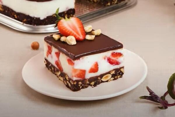 FINA I ELEGANTNA POSLASTICA SUPTILNOG UKUSA: Osvežavajuća lažna kapri torta je pravo čokoladno-voćno savršenstvo