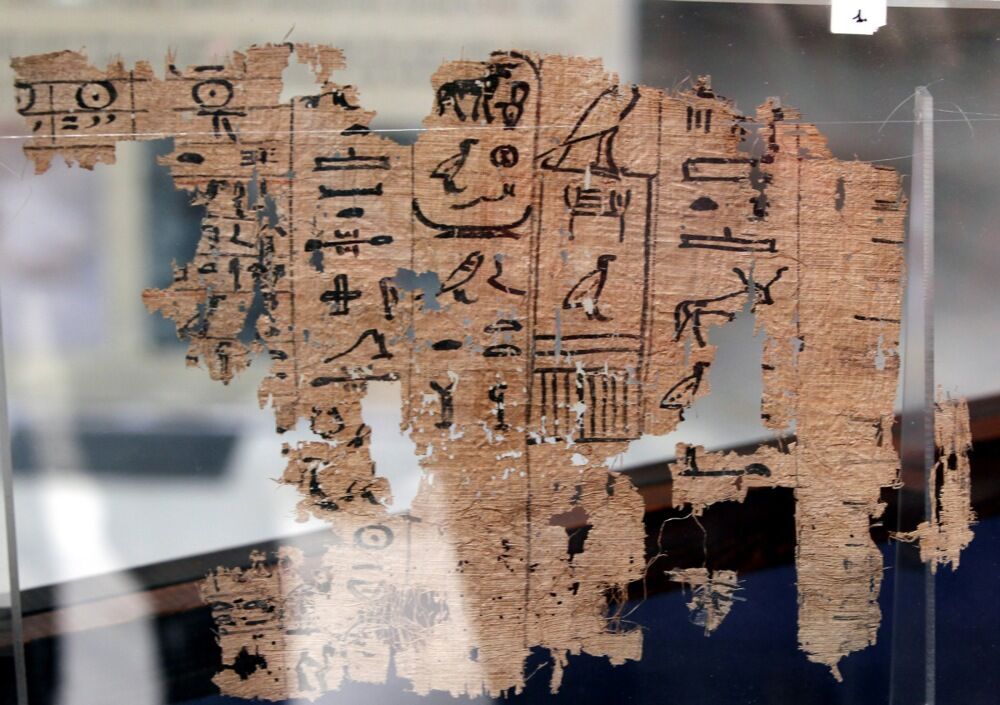 Deo papirusa iz Piramide u Gizi