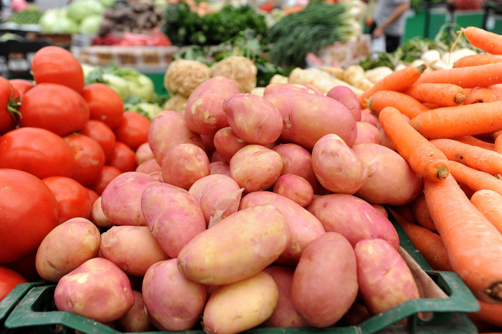 BRAĆA KAŽU DA JE PUN MOLJACA: Crnogorci vratili srpski krompir s granice!