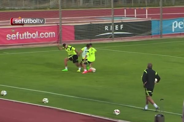 ČIKA PEDRO, KOLIKO JE VOŽNJA? Španac provozao saigrače na ringišpilu! (VIDEO)