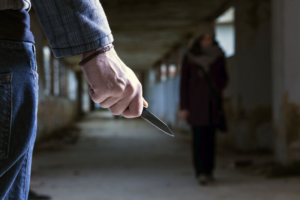 IZBO SEBE NOŽEM, PA SLETEO AUTOM U PROVALIJU: Uhapšen ubica učiteljice!