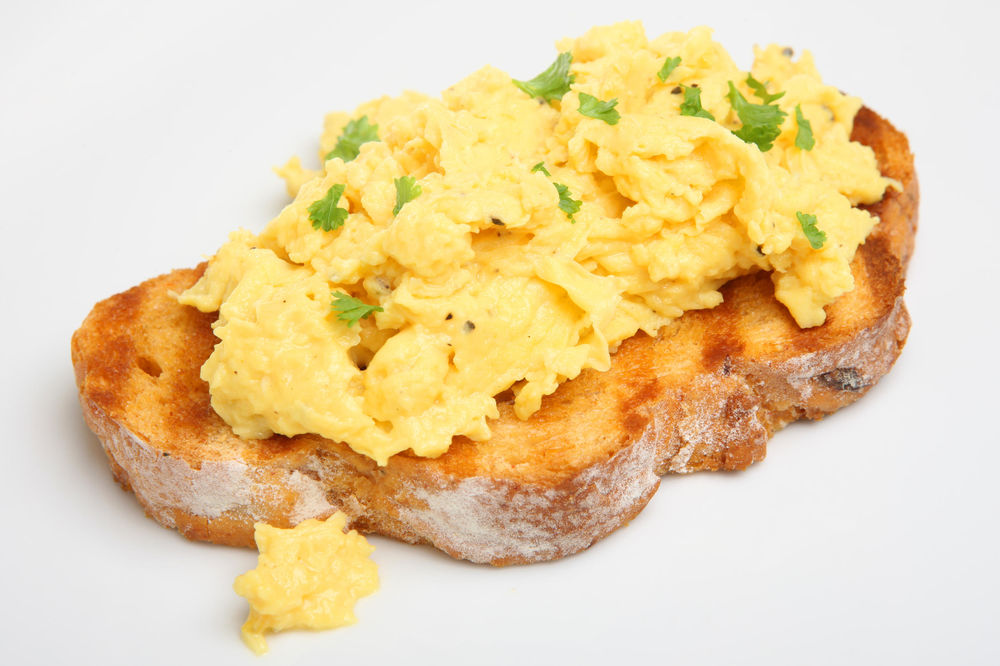 OVAKO SE TO RADI: Da li ste i vi ceo život spremali omlet na pogrešan način?  (VIDEO)