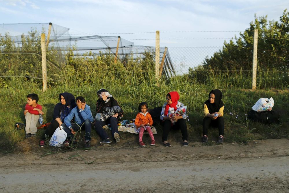 IZ HRVATSKE, PREKO MAĐARSKE DO AUSTRIJE: Mađari obezbedili prevoz za izbeglice iz Tovarnika