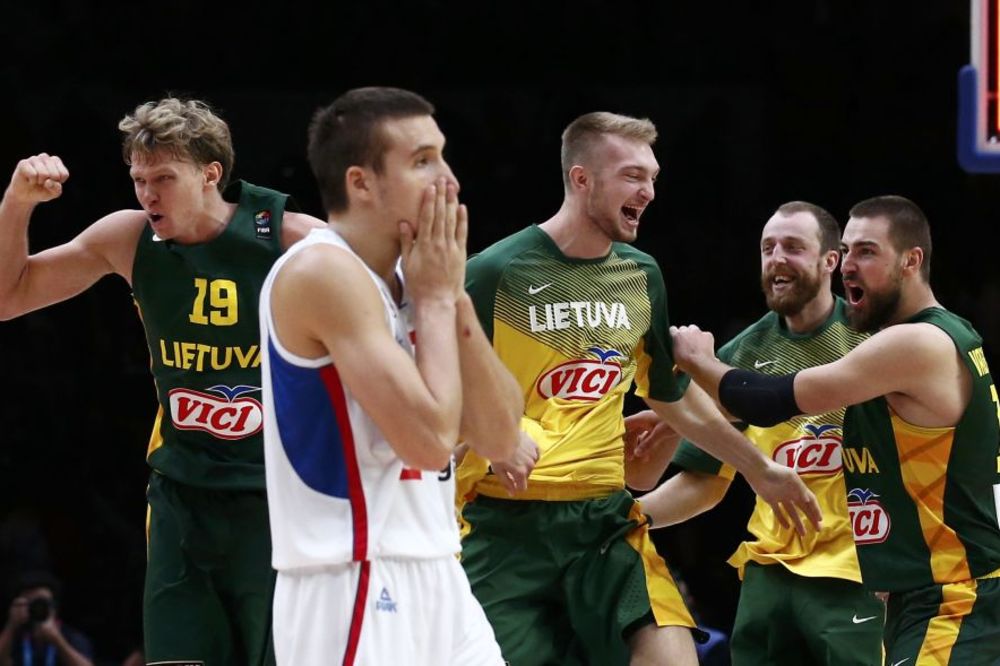 STREPNJA I NADA, A ONDA OČAJ: Pogledajte šta se događalo u poslednjem minutu meča!