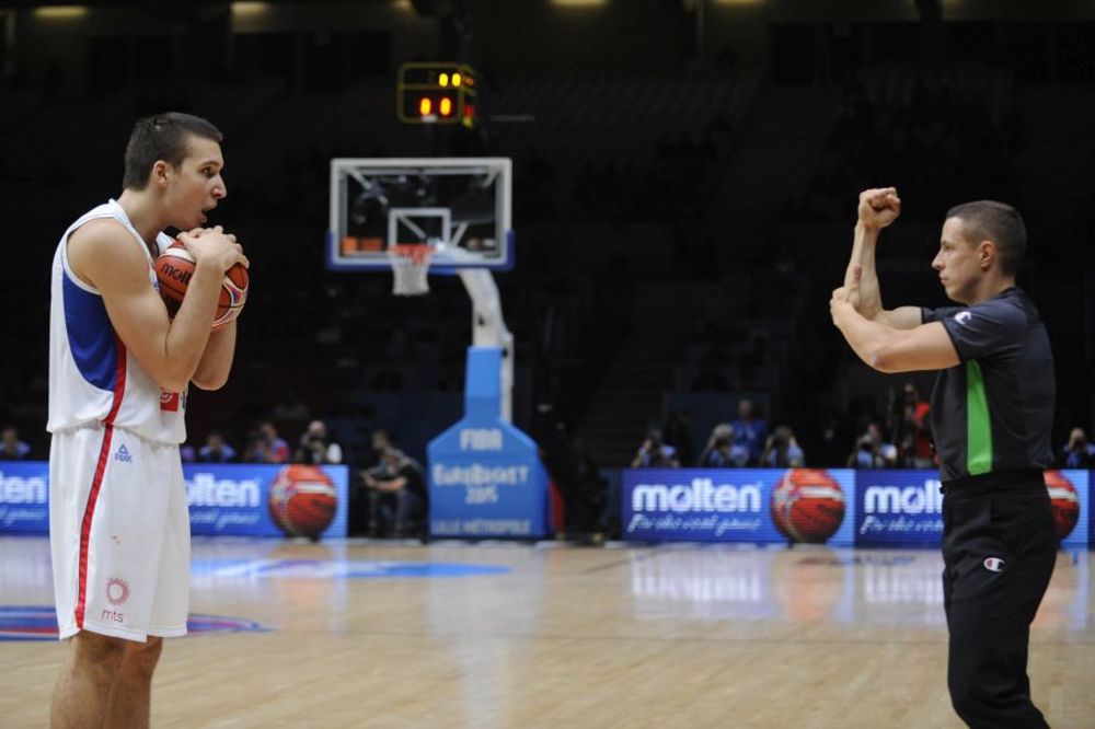 DA LI SU SUDIJE POKRALE SRBIJU? Ova tri momenta pokazuju da jesu! (VIDEO)