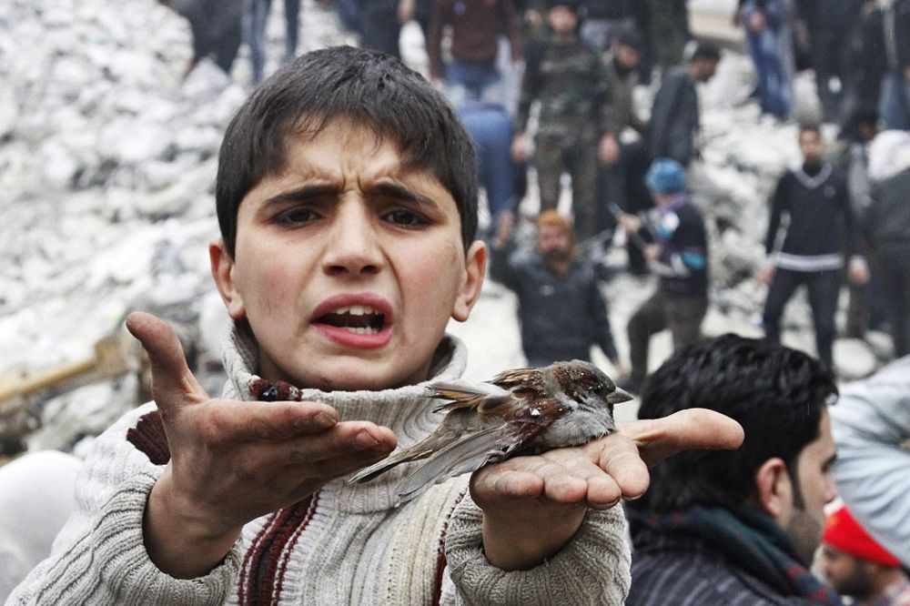 OVO SVE ZANIMA: Zašto izbeglice "vuku" sa sobom decu na tako težak put? (FOTO)