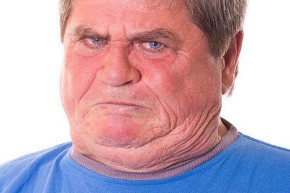 VELIKI BRAT, A PIŠA MALA: Antonu izvirio penis (FOTO) (VIDEO)