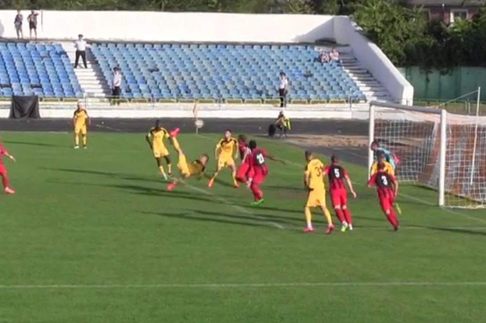 U MANIRU SVOG OCA: Pogledajte makazice Vujadina Savića! (VIDEO)