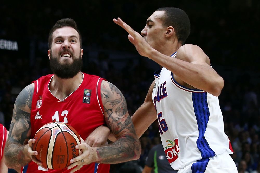 DA PODSETI ŠTA ZNA: Raduljica okrenuo Gobera, pa slomio obruč! (VIDEO)