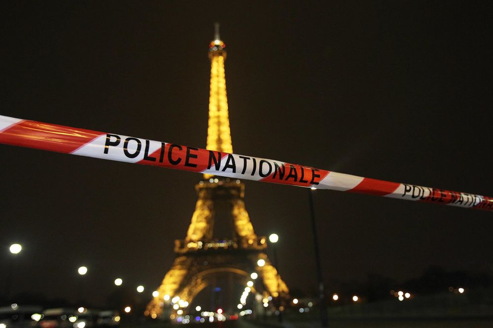 Francuzi zbog TERORISTE S BOMBOM zatvorili Ajfelov toranj!