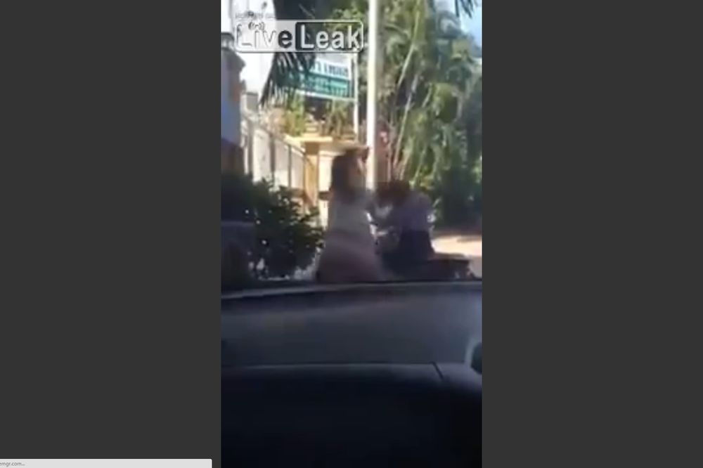 Žena prebila ljubavnicu svog muža PRED TROGODIŠNJIM SINOM! (VIDEO)