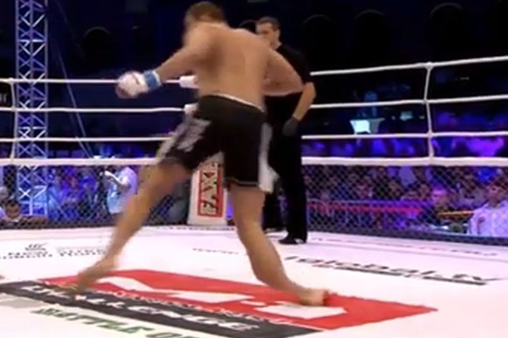 UŽAS: Uznemirujući prelom noge MMA borca! (VIDEO)