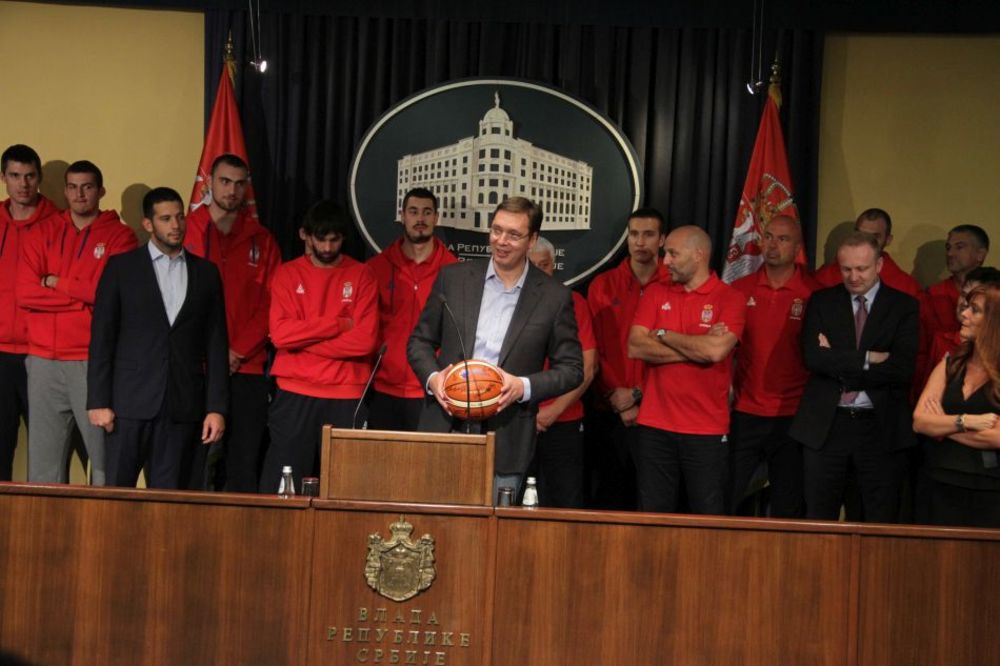 VUČIĆ PRIMIO KOŠARKAŠE: Đilas je nesrećan, jer ne može da mi traži pare! (FOTO)