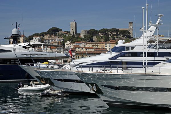 SRPKINJU ISKASAPILA ELISA GLISERA: Novinarka ispala iz čamca i pala na propelere!