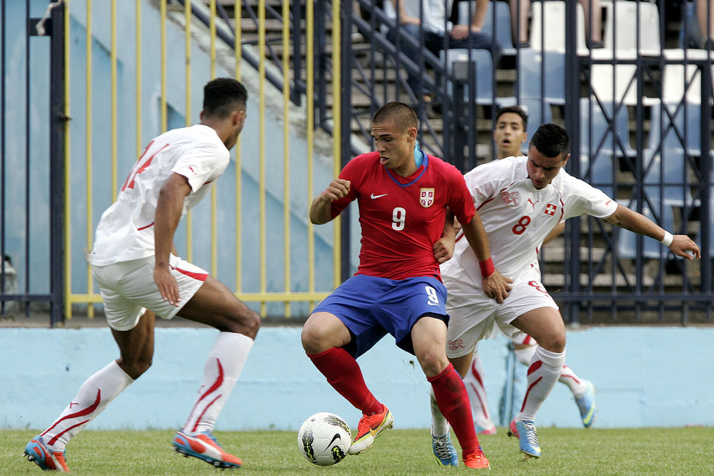 I NJEMU PUKLA NOGA: Teška povreda mladog reprezentativca Srbije!