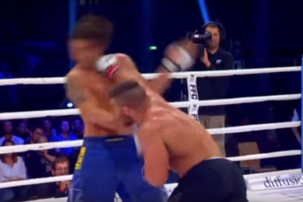 OTKINUO MU GLAVU: Ovo je jedan od najboljih nokauta ove godine! (VIDEO)