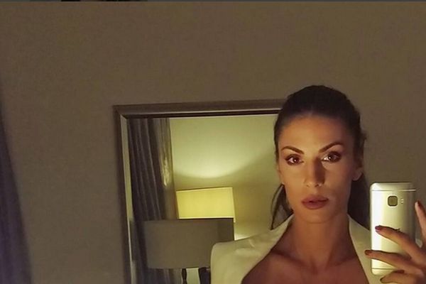 ŠTA NAM TO RADIŠ, IVANA? Španovićeva u korsetu raspaljuje maštu! (FOTO)