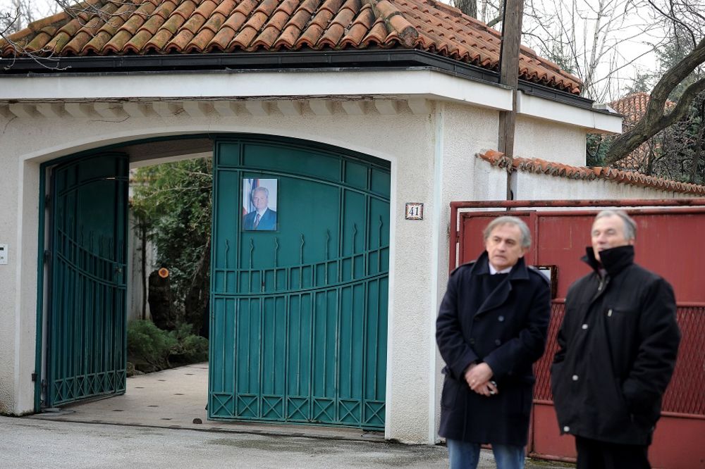 MILOŠEVIĆI DUŽNI SRBIJI DVA MILIONA: Mira i Marko i dalje ne plaćaju porez!