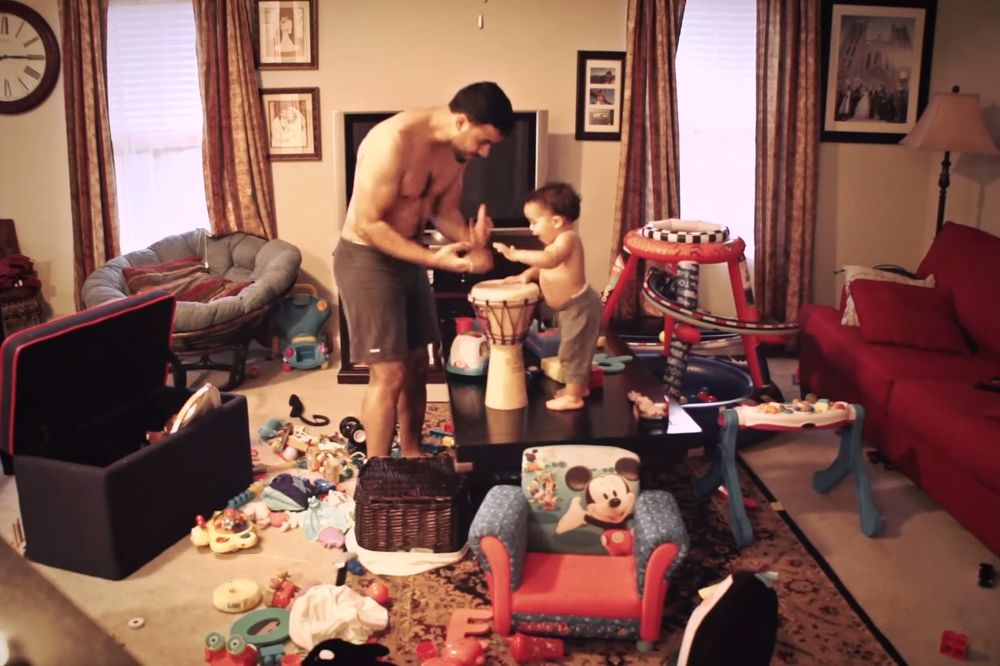 Mama je bila u šoku kad je videla šta su radili tata i sin! (VIDEO)