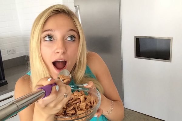 BEZ NJE NEĆETE MOĆI DA SE RASANITE: Selfi-kašika pokorila tržište! (VIDEO)