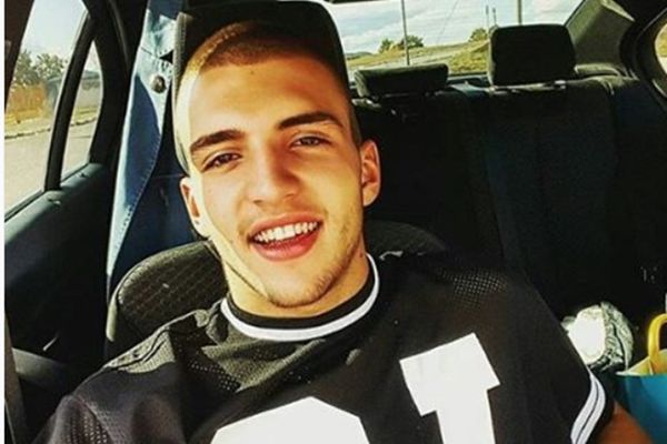 DA LI VAM JE SLADAK: Veljko pokazao životinju među nogama! (FOTO)