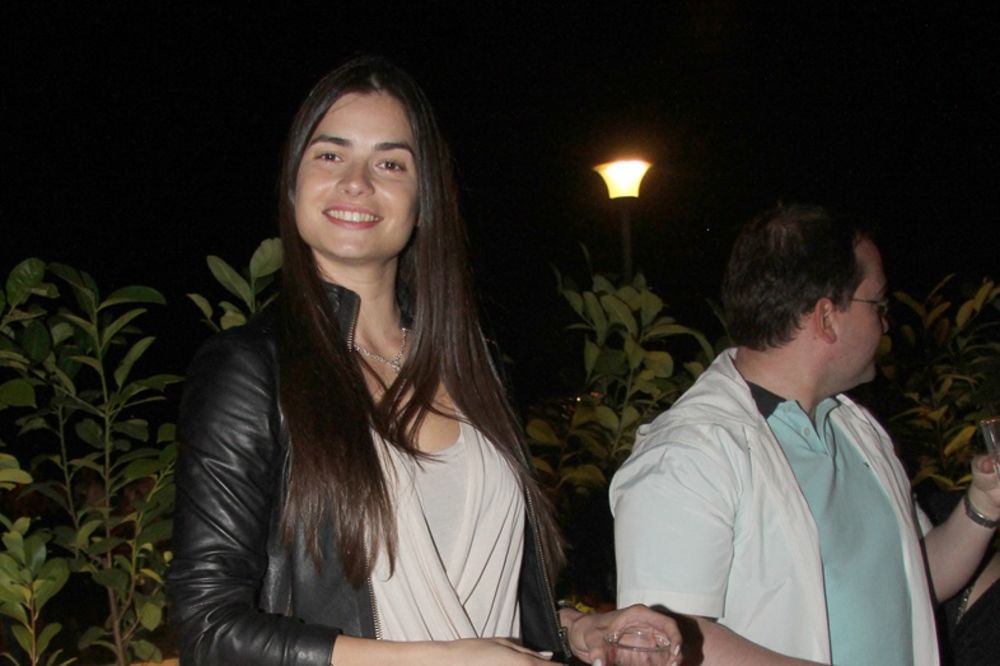 TRUDNA MARIJA KARAN: Šta mislite, da li je dečak ili devojčica? (FOTO)