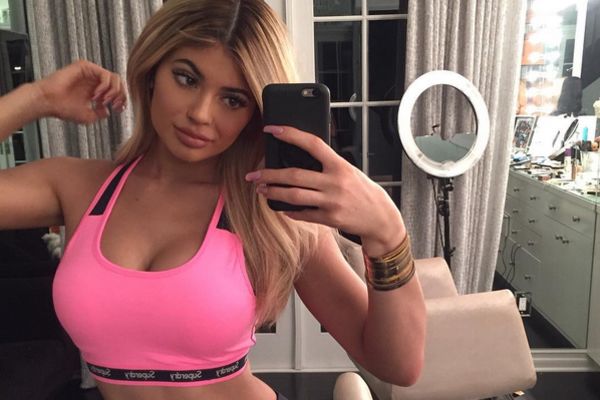 ŠOKIRAĆETE SE: Kajli Džener NEPREPOZNATLJIVA bez šminke (FOTO)