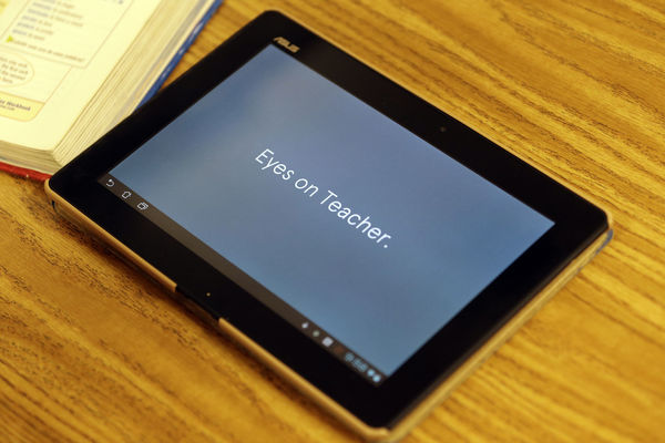 Deci nikako ne smete davati pametne telefone pre 16 godine. Evo zbog čega (FOTO)