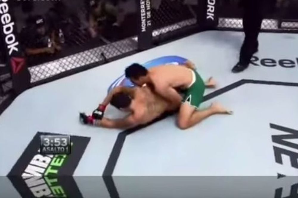 RUKA MU PUKLA NA POLA: Stravična povreda MMA borca! (UZNEMIRUJUĆI VIDEO)