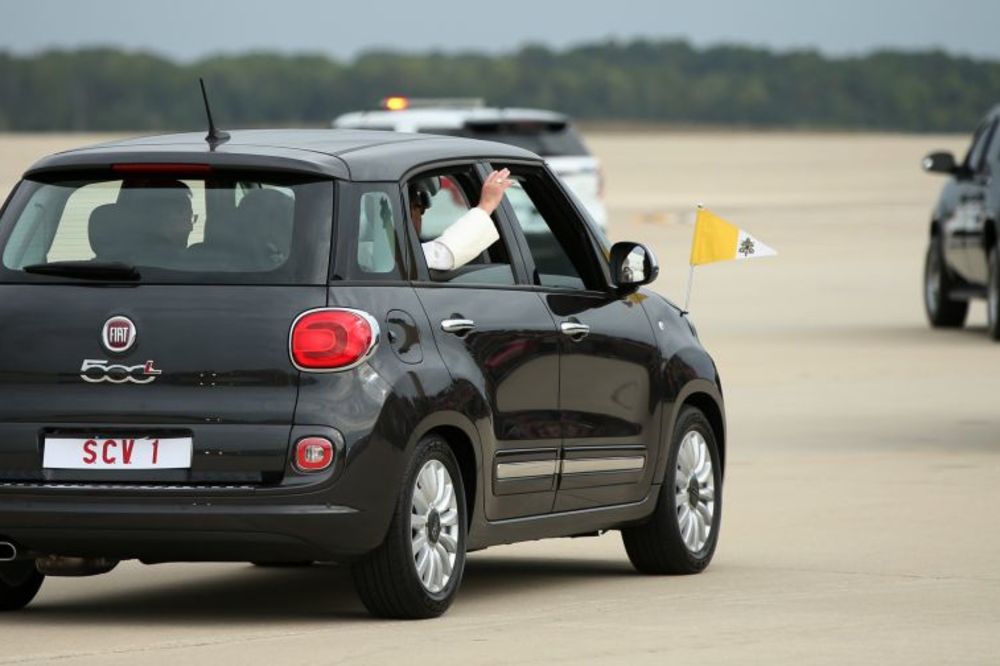 SRPSKI PAPAMOBIL: Franja se po Vašingtonu vozao kragujevačkim Fijatom 500L (FOTO)