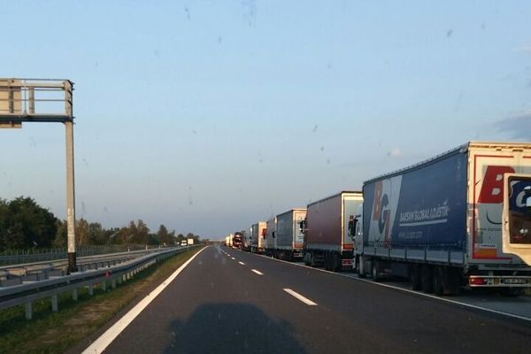 GRANICA ZATVORENA ZA KAMIONE, a Milanović jedva čeka ponoć