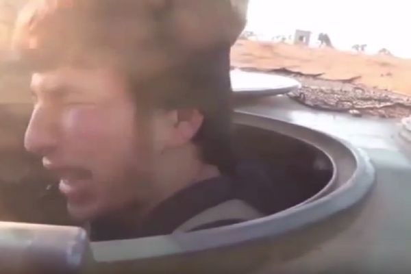 AL KAIDA MU NAREDILA: Tinejdžer u suzama izvršio samoubilački napad! (VIDEO)