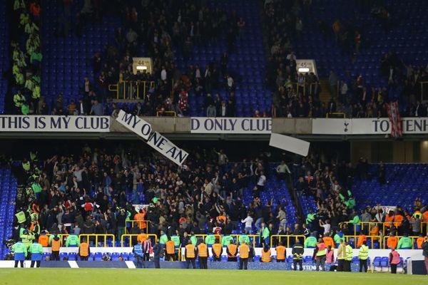 Navijači Arsenala demolirali stadion Totenhema! (FOTO) (VIDEO)