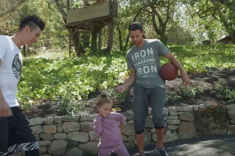 PRESLATKO: Svet je odlepio zbog đuskanja ćerke Stefa Karija! (VIDEO)
