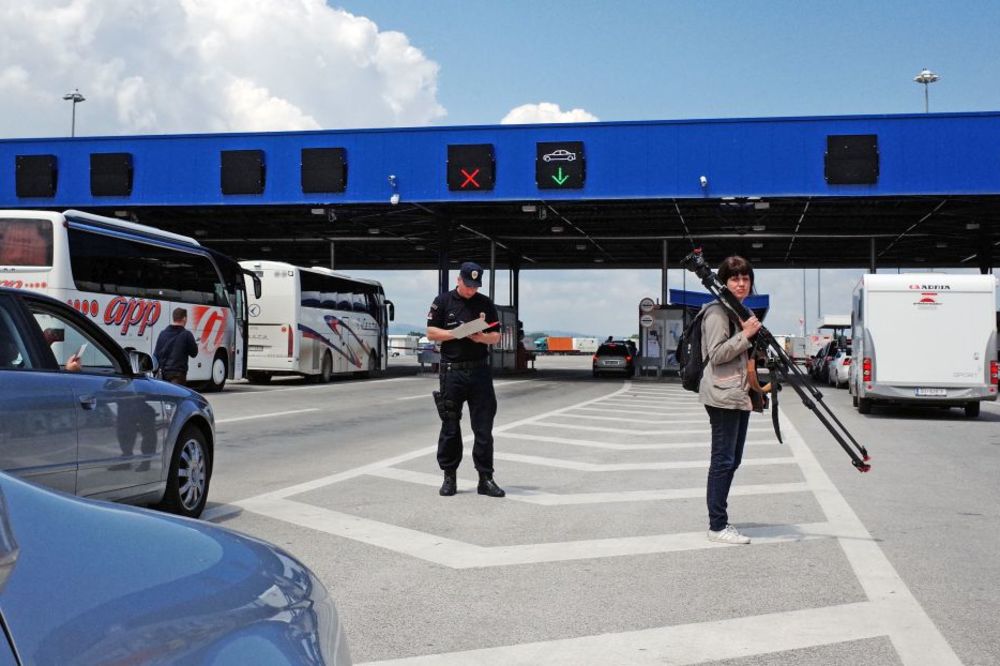 HRVATI IM NE DAJU DA IDU NA SAHRANU: Sve što je srpsko - ne može da prođe!