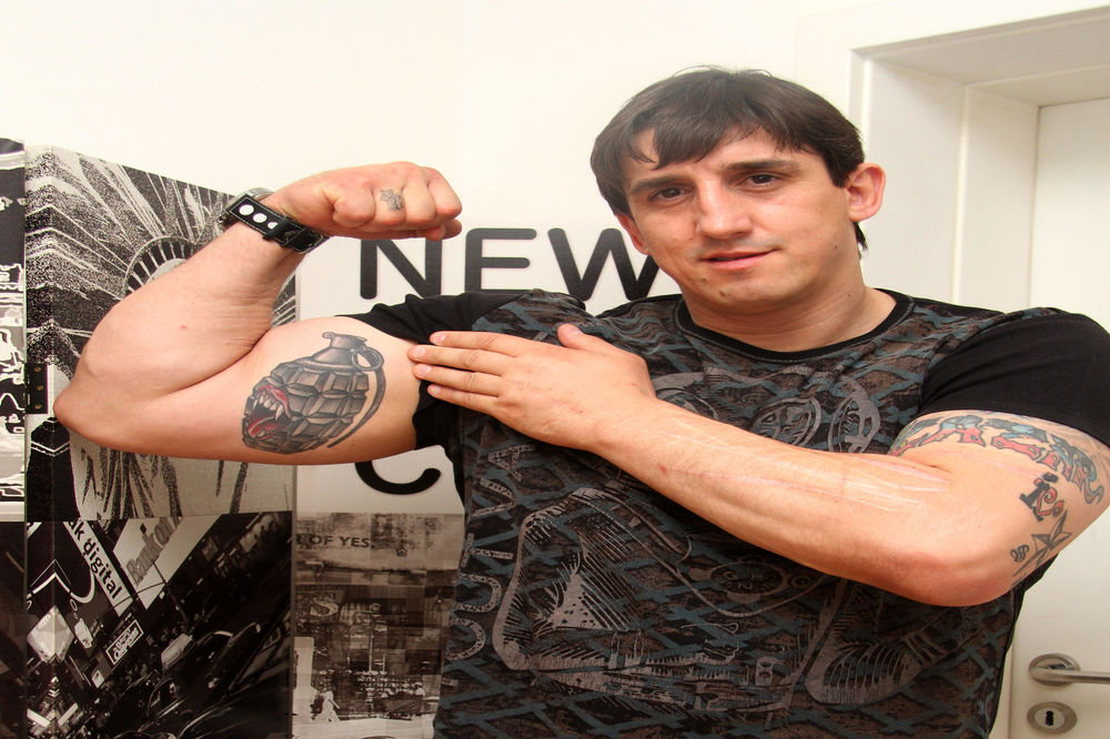 PANIKA NA FARMI: Kristijanu pozlilo, pao u nesvest! (FOTO)