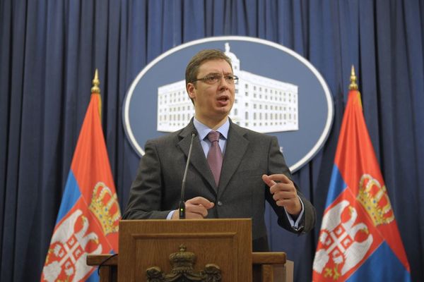 Vučić o migrantima: I ćuskije da padaju, Srbija neće podizati nikakav zid!