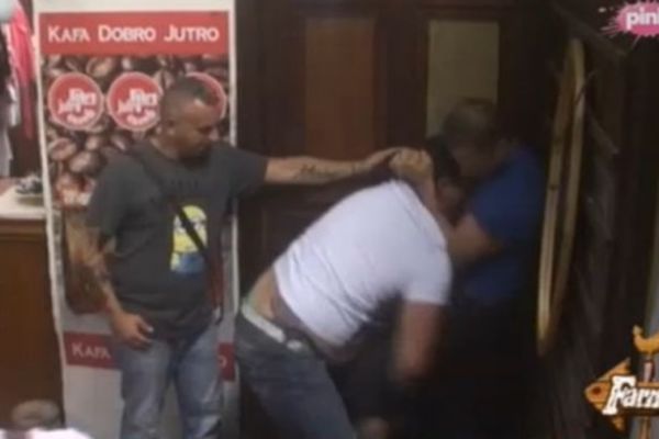 FOLIRANTI: Da li se ovako ponaša neko ko zaista želi da se tuče? (FOTO)