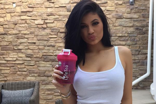 NOVI MODNI TREND: Sestru Kim Kardašijan želećete da kopirate i vi (FOTO)