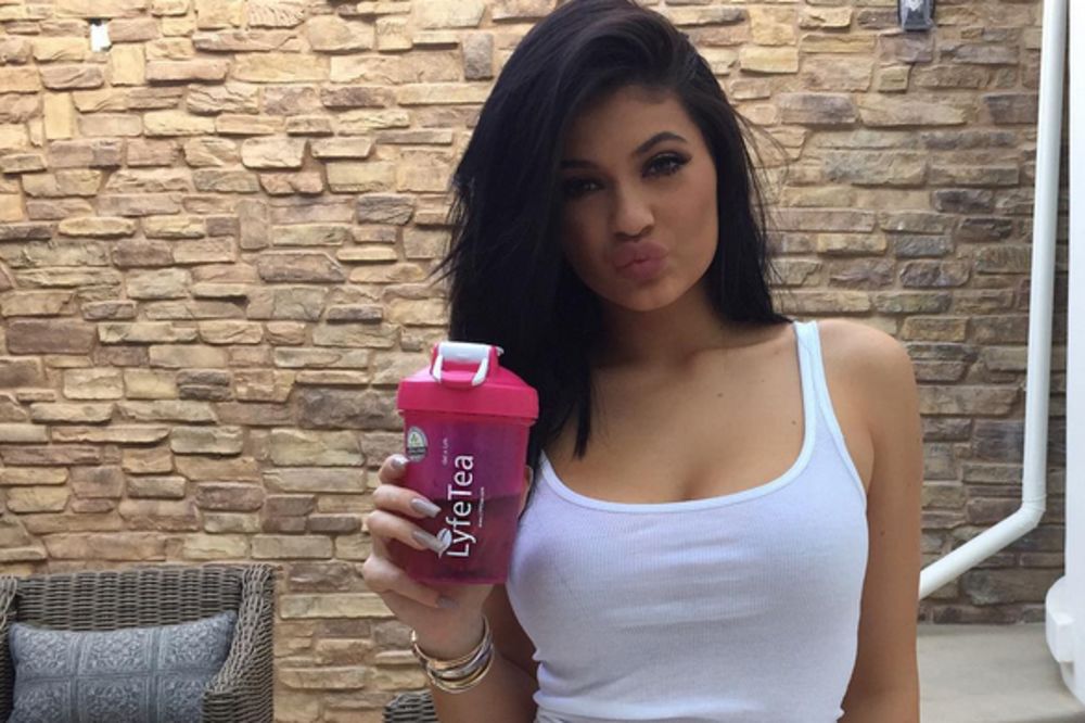 NOVI MODNI TREND: Sestru Kim Kardašijan želećete da kopirate i vi (FOTO)